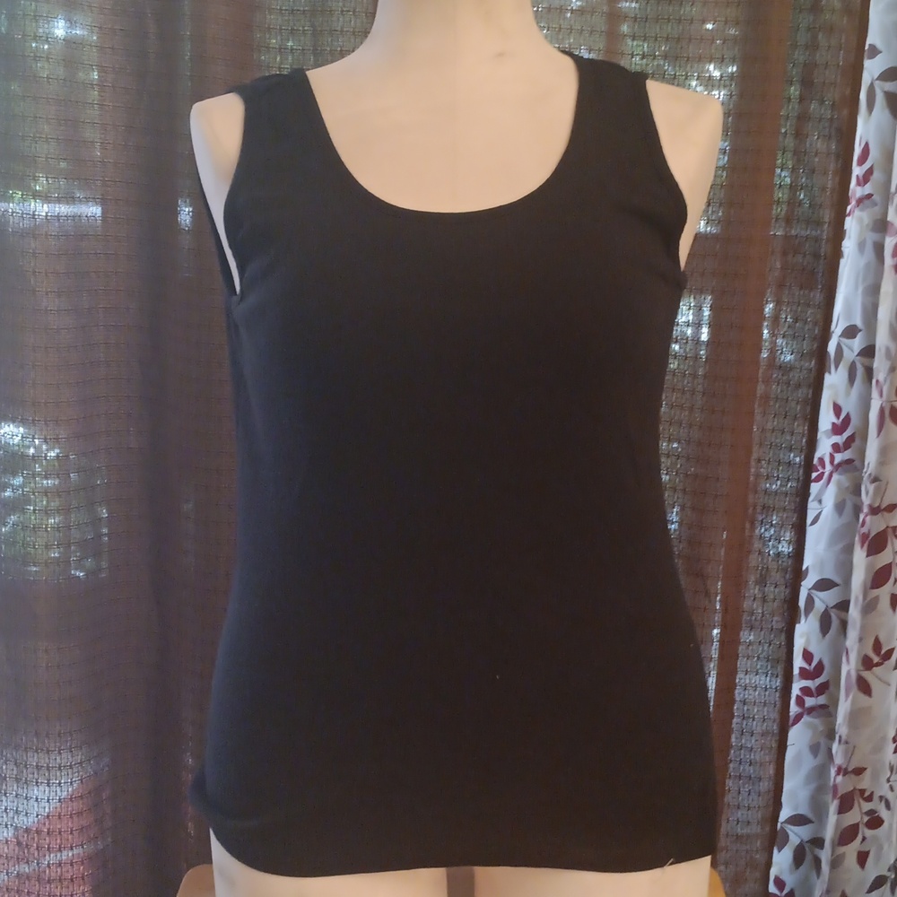 Sleeveless black t shirt